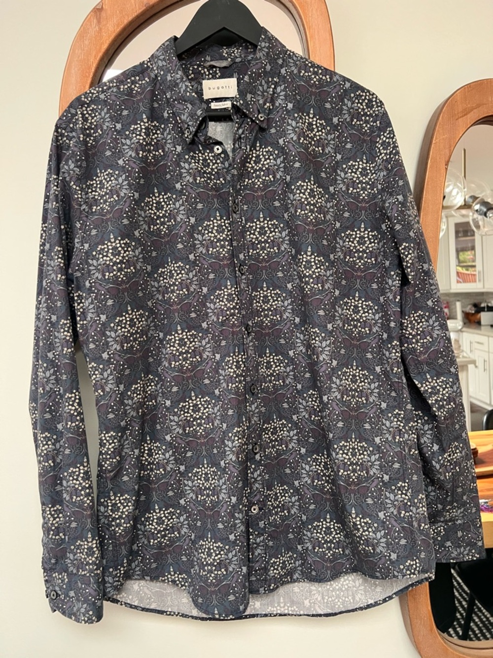 Bugatti Dark Floral Button-Up Dress shirt 100% Cotton 💗